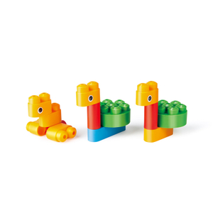 Hape PolyM Birds ’n’ Beasts | 13 Piece Building Brick Animal Toy Set dengan Stiker & Aksesoris